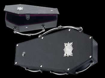 Leather handbag with pewter plaque to engrave your name. Pewter bone handles and lined with burgundy velour. Approx. dimensions 32cm (12") length X 16.5cm (6") wide X 7.5cm (3") deep. 